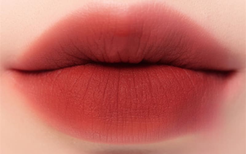 Da ngăm nổi bật thần thái khi chọn son Berry trầm ấm. Da ngăm nổi bật thần thái khi chọn son Berry trầm ấm.