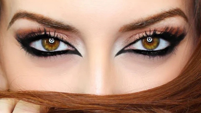 Kẻ mắt Reverse Cat-eye là gì? Kẻ mắt Reverse Cat-eye là gì?
