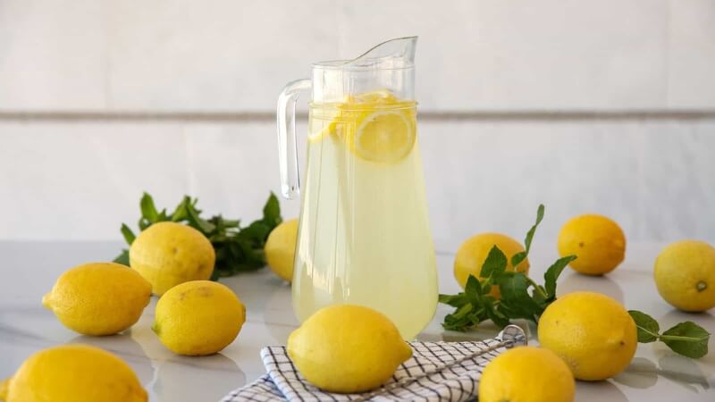 Uống nước chanh đúng cách để "bổ" cho thận