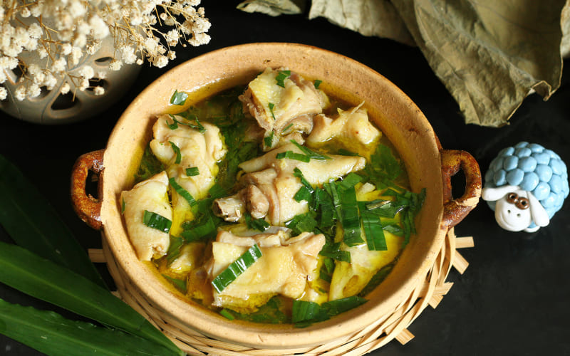 Canh gà nấu gừng