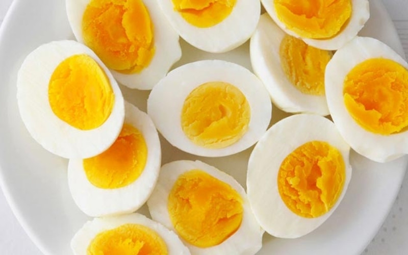 Người bị cảm vẫn có thể ăn trứng nhưng nên tránh khi sốt cao Người bị cảm vẫn có thể ăn trứng nhưng nên tránh khi sốt cao