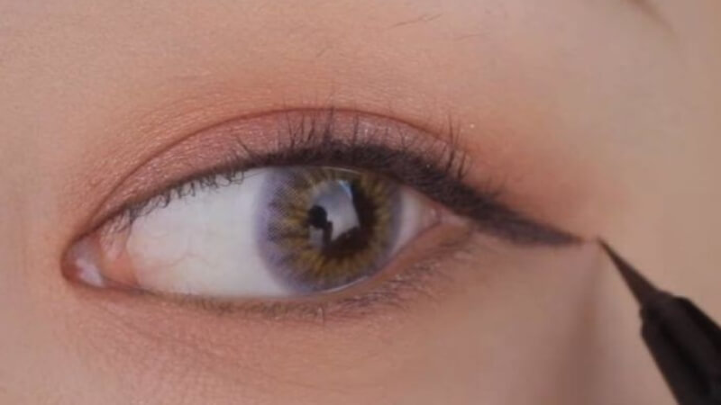 Kẻ eyeliner cho mí trên Kẻ eyeliner cho mí trên