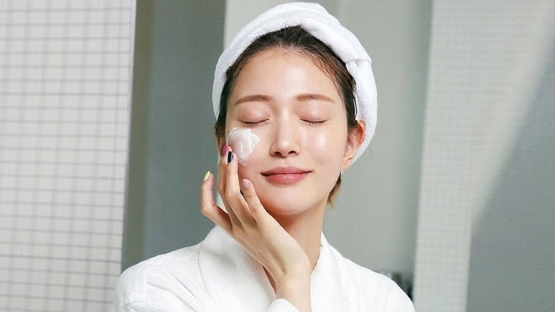 Sử dụng kem chống nắng và kem nền có cùng gốc Sử dụng kem chống nắng và kem nền có cùng gốc