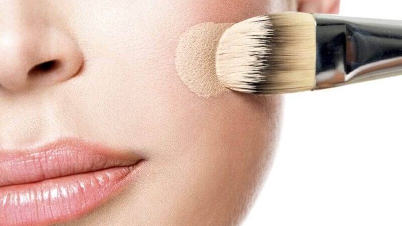 Chọn kem nền cho da ngăm