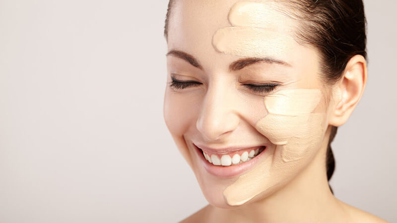 Da ngăm nên chọn kem nền có kết cấu lỏng