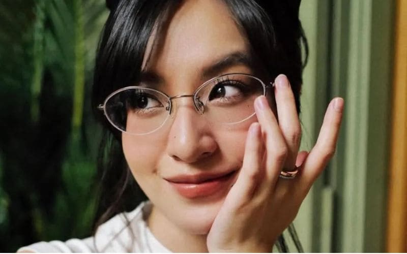 Trang điểm mắt vừa phải vẫn giúp ánh nhìn nổi bật, rõ ràng Trang điểm mắt vừa phải vẫn giúp ánh nhìn nổi bật, rõ ràng