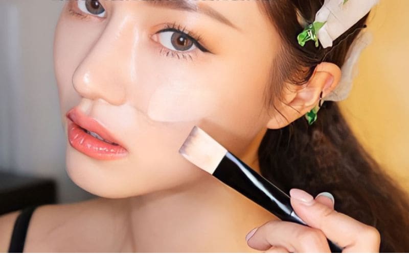 Kem lót cùng phấn phủ giúp lớp nền mịn màng, lâu trôi. Kem lót cùng phấn phủ giúp lớp nền mịn màng, lâu trôi.