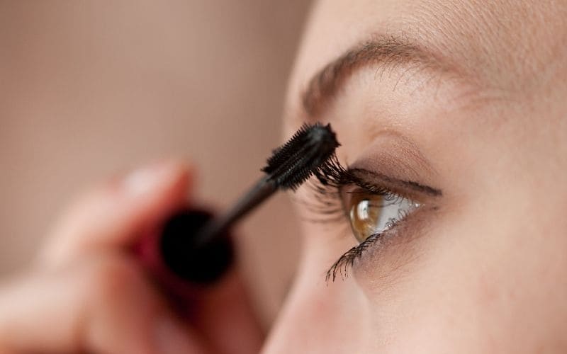 Mi uốn cong kết hợp mascara mượt tạo ánh nhìn cuốn hút Mi uốn cong kết hợp mascara mượt tạo ánh nhìn cuốn hút