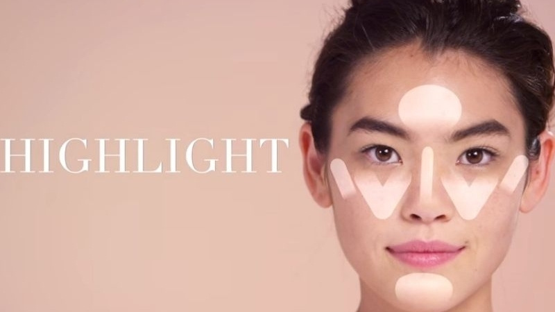 Tránh các loại phấn bắt sáng (highlighter) có hạt to Tránh các loại phấn bắt sáng (highlighter) có hạt to
