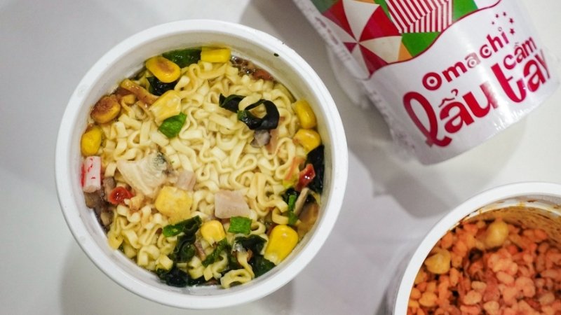 Mì Omachi lẩu cầm tay nấm nghêu hải sản