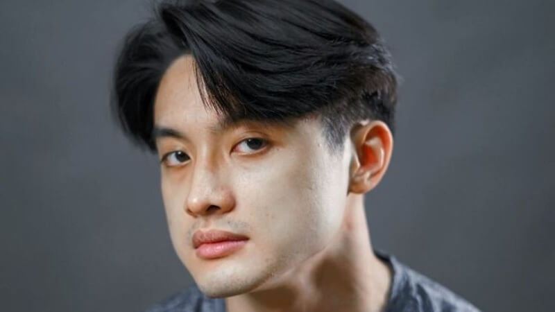 Kiểu tóc Curtain Fringe (Mái rèm cửa/Mái bay) Kiểu tóc Curtain Fringe (Mái rèm cửa/Mái bay)