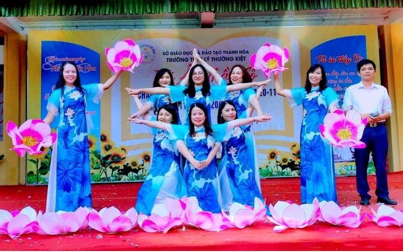 Văn nghệ tạo sân chơi vui nhộn, nâng cao tinh thần tập thể Văn nghệ tạo sân chơi vui nhộn, nâng cao tinh thần tập thể