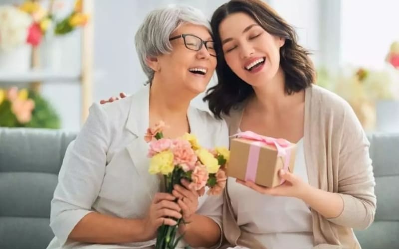 Những vần thơ ngọt ngào giúp bà cảm nhận tình yêu thương.