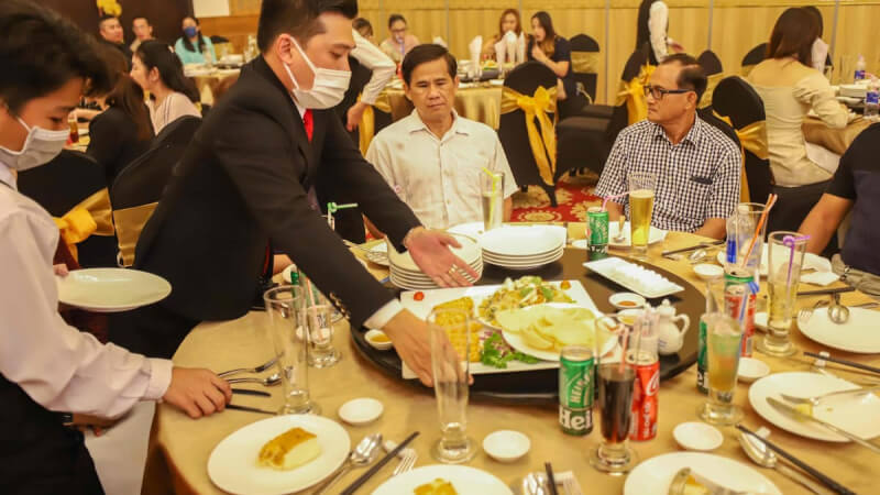 Có nên khoán đồ uống theo đầu người không? Có nên khoán đồ uống theo đầu người không?