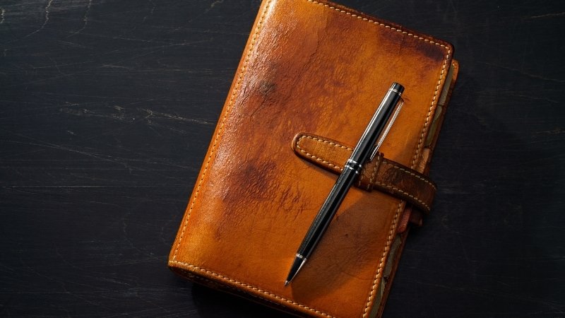 Thầy giáo có thể dùng để ghi chép bài giảng, lịch làm việc hoặc ý tưởng