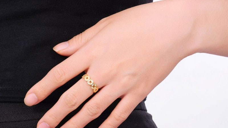 Nhẫn kim tiền đeo ngón nào may mắn? Nhẫn kim tiền đeo ngón nào may mắn?