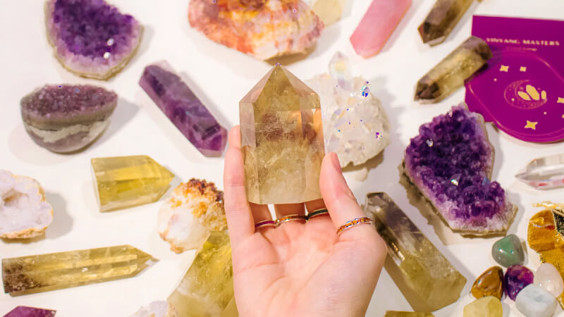 Góc nhìn Thần số học về việc thanh tẩy đá