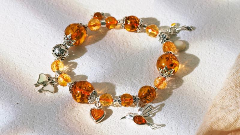 Thanh tẩy đá phong thủy bằng ánh sáng tự nhiên