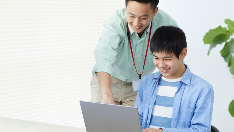Sự nghiệp người mệnh Bình Địa Mộc phù hợp giáo dục, y tế, tư vấn Sự nghiệp người mệnh Bình Địa Mộc phù hợp giáo dục, y tế, tư vấn