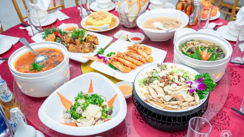 Nhà hàng tiệc cưới phân khúc phổ thông Nhà hàng tiệc cưới phân khúc phổ thông