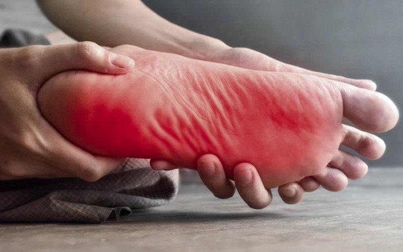 Tê ngứa tay chân thường liên quan đến rối loạn điện giải