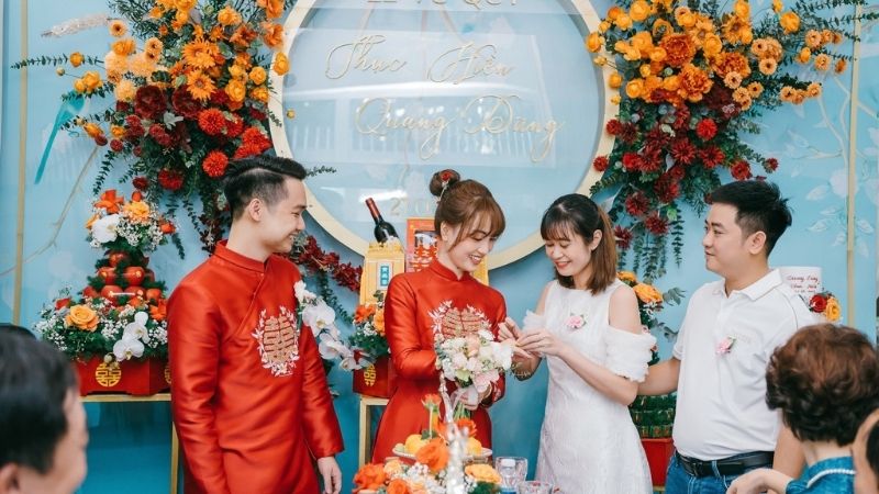 Trao nhẫn cưới và trang sức cưới Trao nhẫn cưới và trang sức cưới