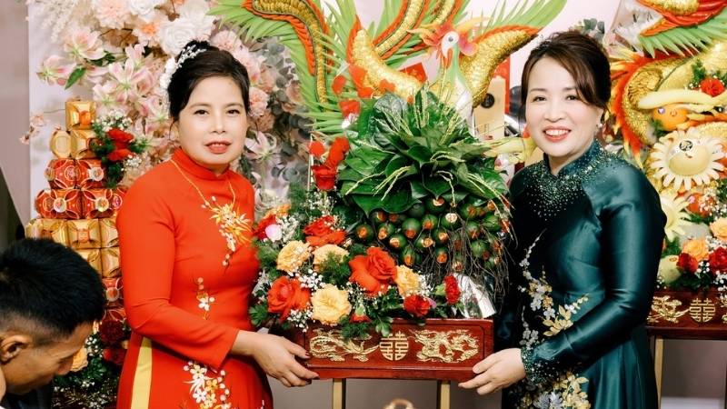 Trao lễ vật và phát biểu xin dâu Trao lễ vật và phát biểu xin dâu