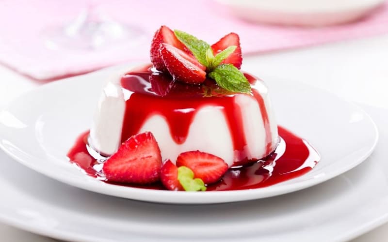 Món tráng miệng thường là chè hoặc bánh ngọt, kết hợp trái cây tươi Món tráng miệng thường là chè hoặc bánh ngọt, kết hợp trái cây tươi
