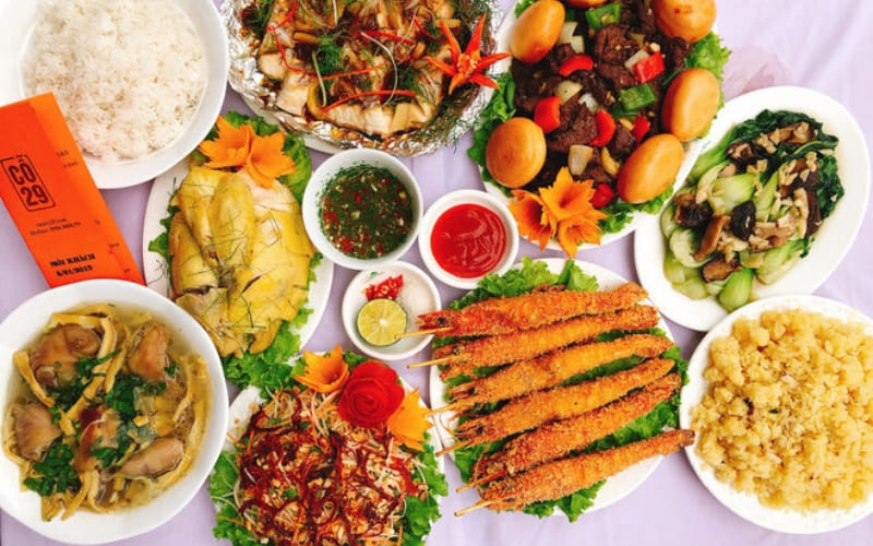 Thực đơn miền Trung khơi gợi hương vị đặc trưng. Thực đơn miền Trung khơi gợi hương vị đặc trưng.