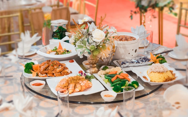 Thực đơn sang trọng nâng tầm không gian tiệc cưới. Thực đơn sang trọng nâng tầm không gian tiệc cưới.