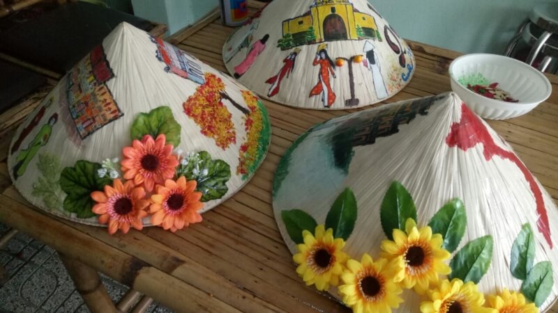 Ý tưởng trang trí nón lá 20/10