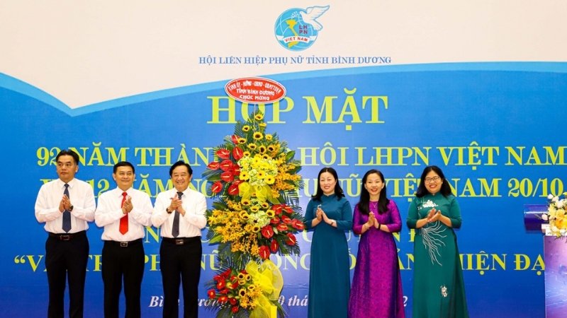 Hình ảnh buổi họp mặt 20/10