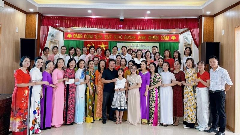 Hình ảnh buổi họp mặt 20/10