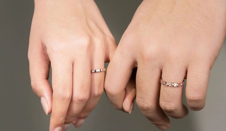 Có nên khắc tên vào nhẫn cưới? Giải đáp và 11+ ý tưởng ý nghĩa