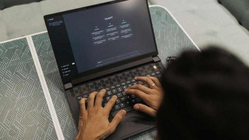 Bạn tải ảnh lên AI và mô tả các thay đổi muốn thực hiện bằng prompt Bạn tải ảnh lên AI và mô tả các thay đổi muốn thực hiện bằng prompt
