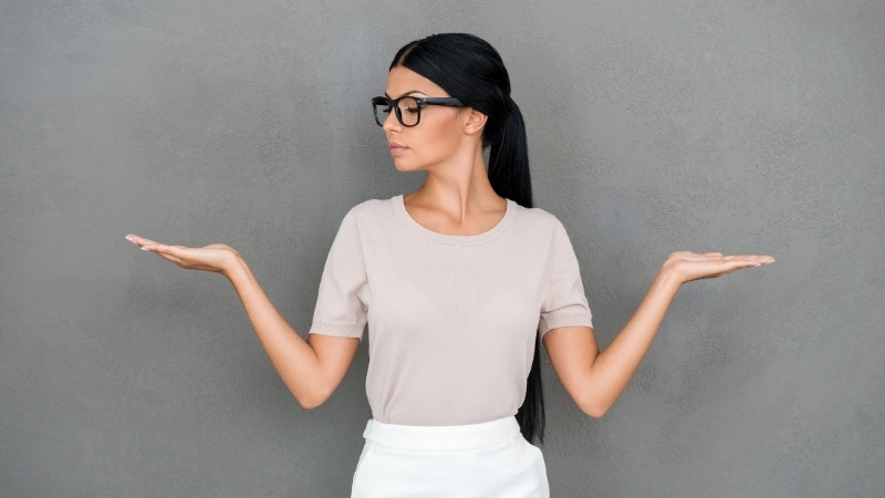 Đối tượng đang làm gì? Biểu cảm ra sao? Đối tượng đang làm gì? Biểu cảm ra sao?