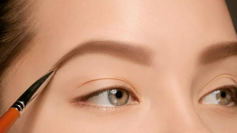Tỉa và vẽ lông mày lá liễu tại nhà Tỉa và vẽ lông mày lá liễu tại nhà