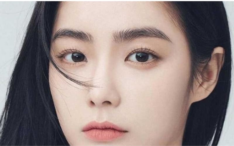 Nữ giới có lông mày rồng toát vẻ tự tin. Nữ giới có lông mày rồng toát vẻ tự tin.