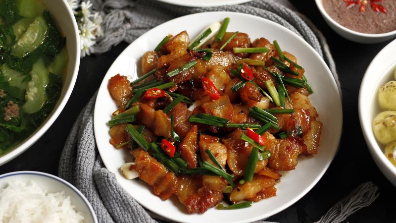 Món thịt rang cháy cạnh Món thịt rang cháy cạnh
