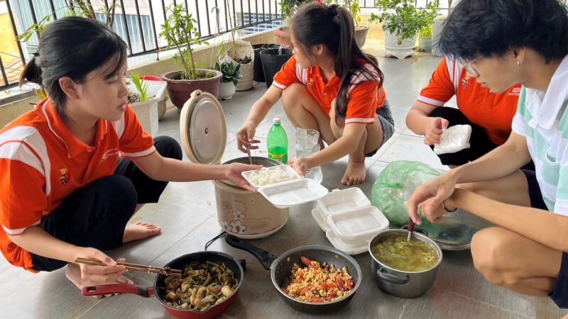 Tại sao sinh viên nên tự nấu ăn? Tại sao sinh viên nên tự nấu ăn?