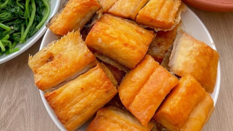 Khô ức mỡ cá dứa chiên giòn Khô ức mỡ cá dứa chiên giòn