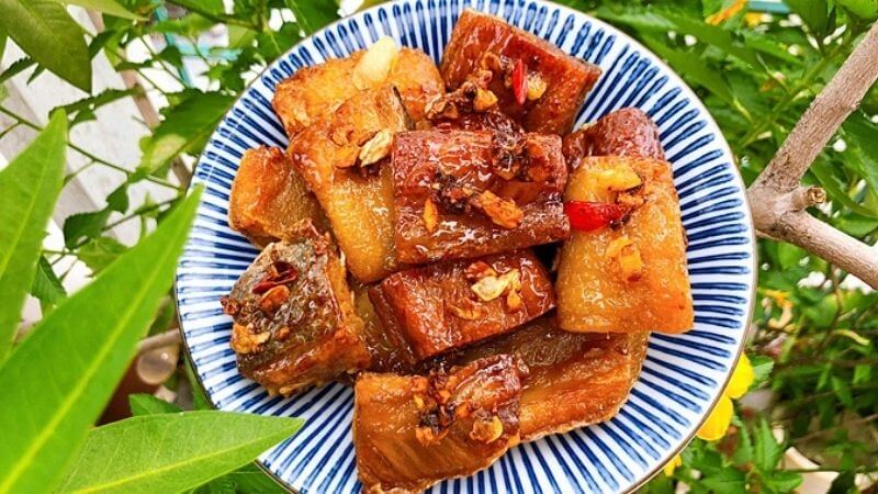Khô ức mỡ cá dứa rim mắm tỏi Khô ức mỡ cá dứa rim mắm tỏi