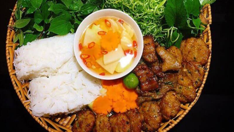 Bún chả Hà Nội là món ăn không thể thiếu khi nhắc đến ẩm thực miền Bắc Bún chả Hà Nội là món ăn không thể thiếu khi nhắc đến ẩm thực miền Bắc