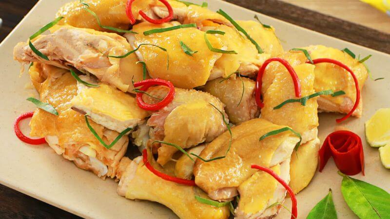 Gà luộc cũng là món ăn được người miền Bắc ăn vào cuối tuần hoặc ngày lễ Gà luộc cũng là món ăn được người miền Bắc ăn vào cuối tuần hoặc ngày lễ