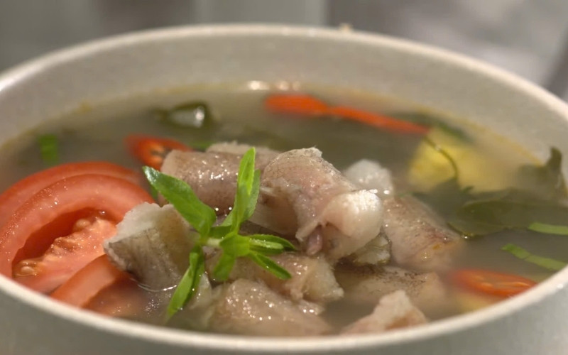 Món canh nóng hổi, hấp dẫn với hương thơm dịu nhẹ lan tỏa. Món canh nóng hổi, hấp dẫn với hương thơm dịu nhẹ lan tỏa.