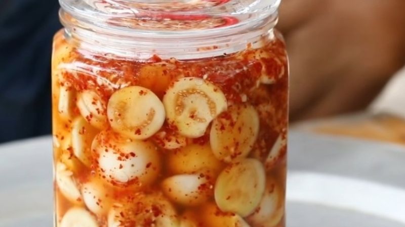 Sau khi ngâm 1 - 2 ngày nên chuyển vào ngăn mát tủ lạnh Sau khi ngâm 1 - 2 ngày nên chuyển vào ngăn mát tủ lạnh