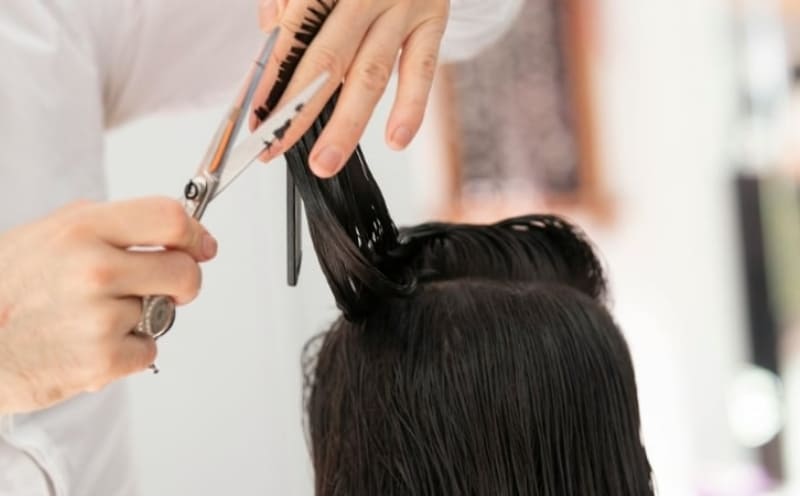 Người cắt tóc cần tránh các ngày hắc đạo xui xẻo. Người cắt tóc cần tránh các ngày hắc đạo xui xẻo.