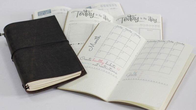 Tặng sổ tay và planner trong ngày tốt nghiệp Tặng sổ tay và planner trong ngày tốt nghiệp