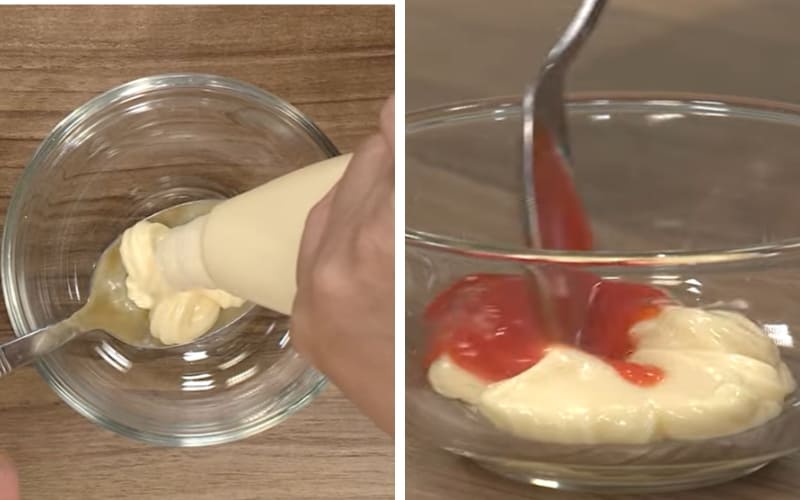 Người nấu trộn sốt mayonnaise cùng tương ớt vừa ăn. Người nấu trộn sốt mayonnaise cùng tương ớt vừa ăn.