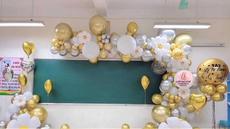 Ý tưởng trang trí bảng 20/11 bằng bóng bay 8 Ý tưởng trang trí bảng 20/11 bằng bóng bay 8
